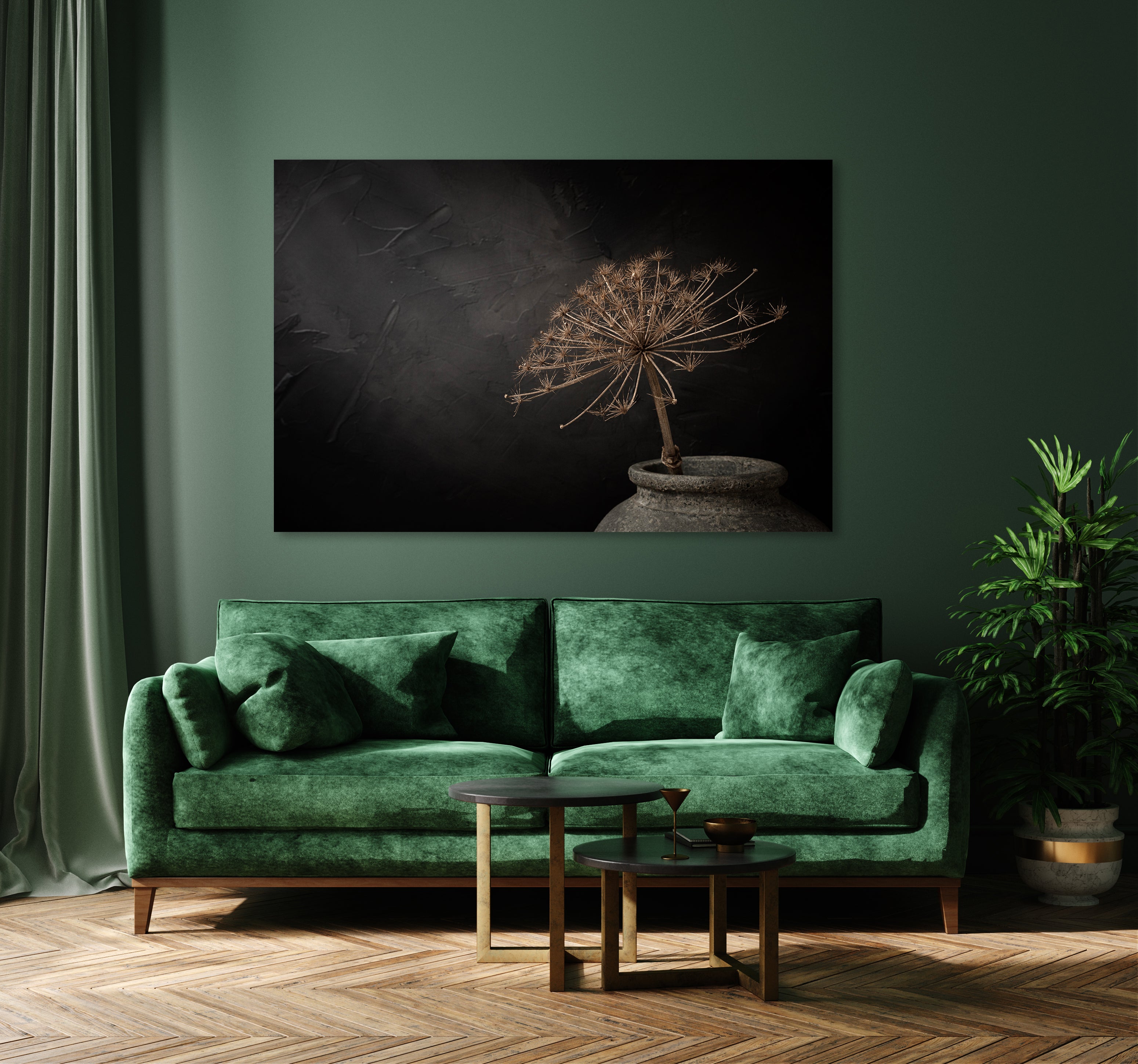 Donker stilleven met grote gedroogde berenklauw in stenen kruik - Mayra Fotografie