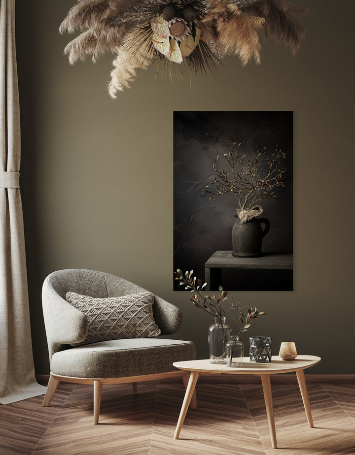 Donker stilleven met magnoliatak in kruik - Mayra Fotografie