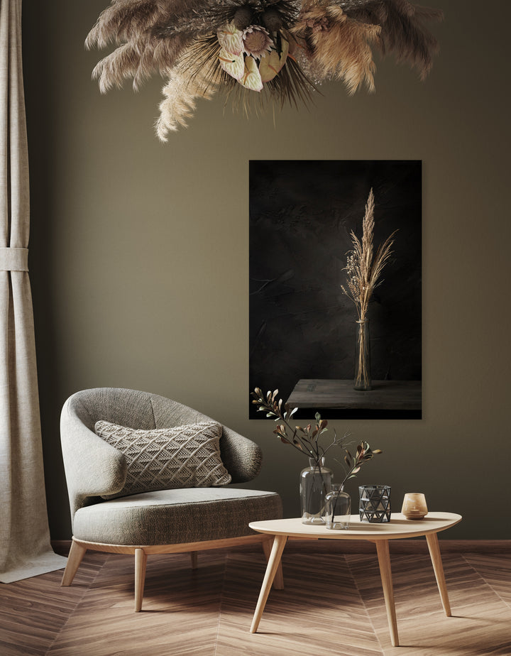 Donker stilleven met droogbloemen op oude houten tafel - Mayra Fotografie