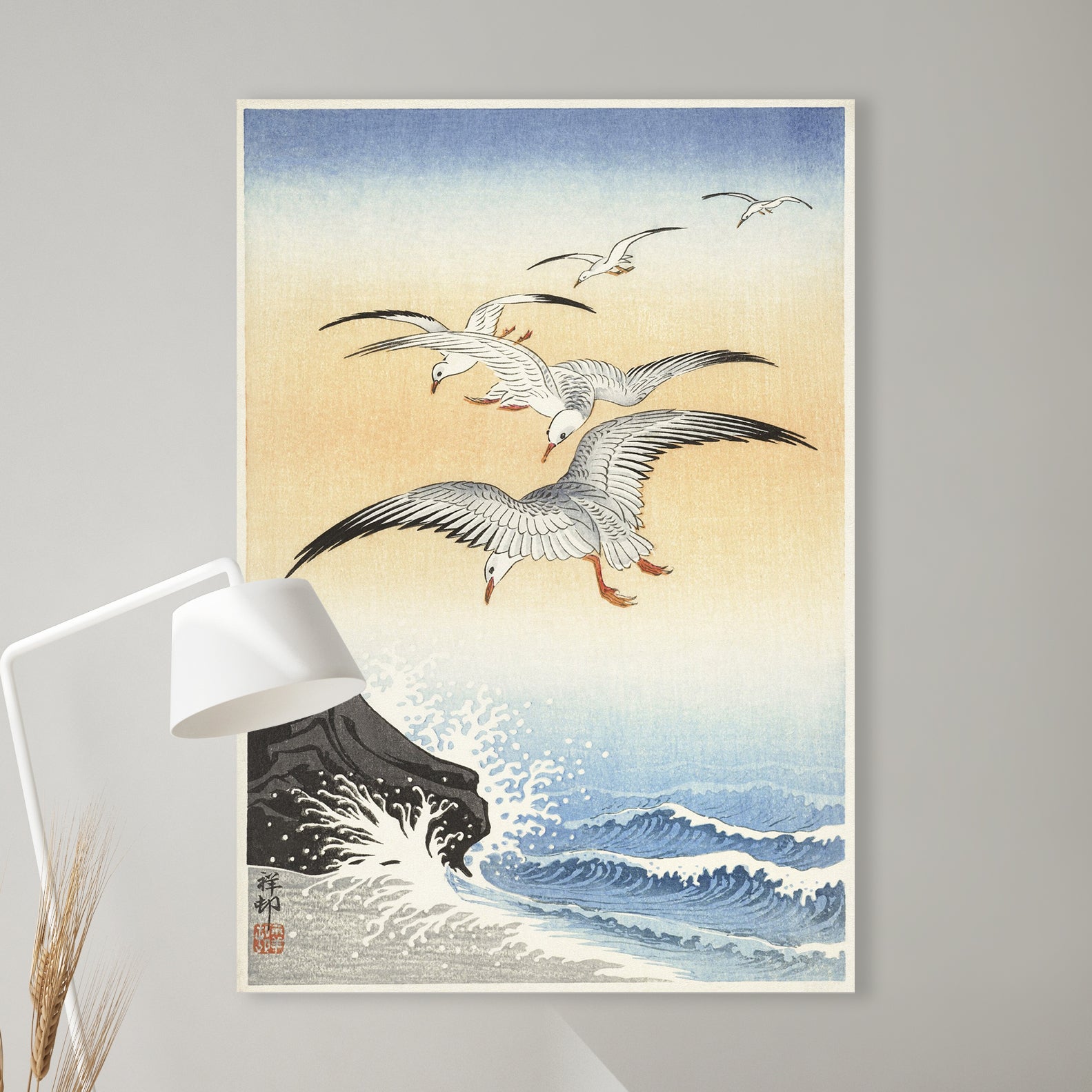 Vijf zeemeeuwen boven een onstuimige zee - Ohara Koson