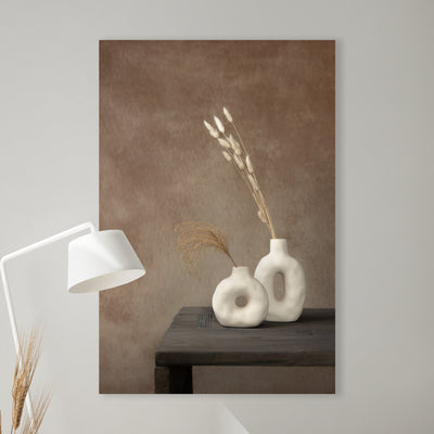 Stilleven met rietpluimen in witte kruiken - Mayra Fotografie