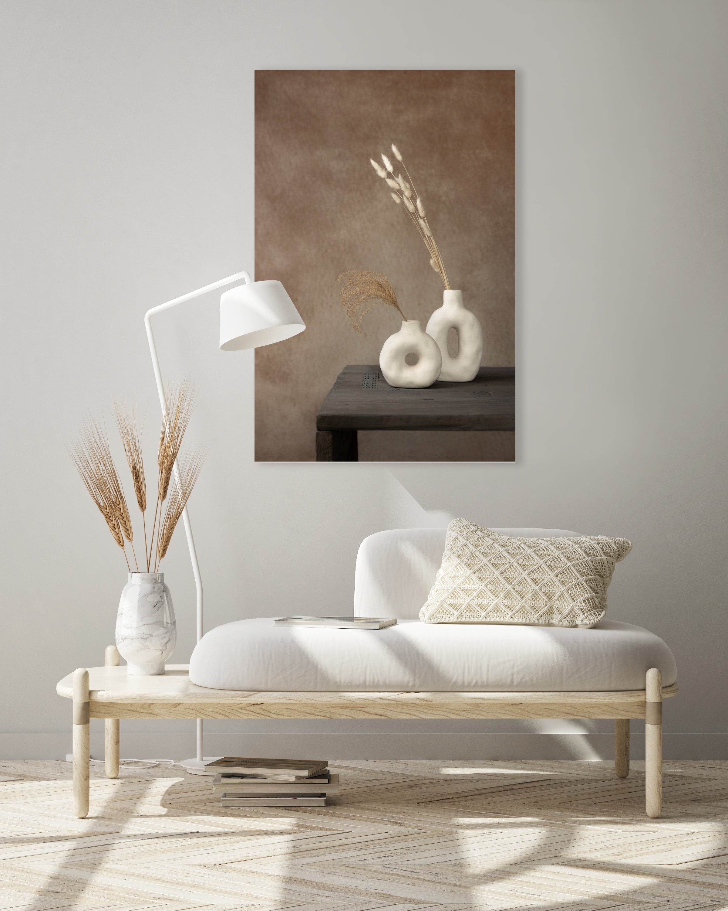 Stilleven met rietpluimen in witte kruiken - Mayra Fotografie